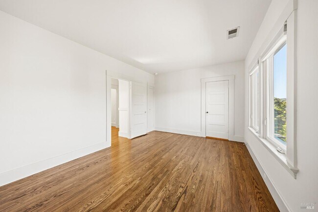 Building Photo - 31 Acacia Ave