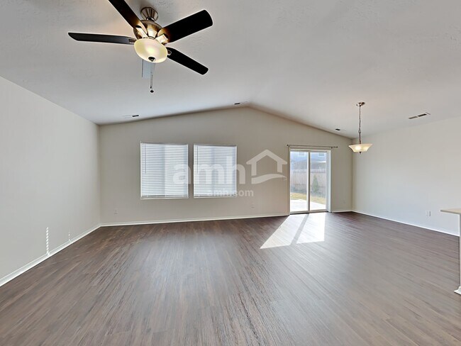 Building Photo - 7769 E Bratton Dr