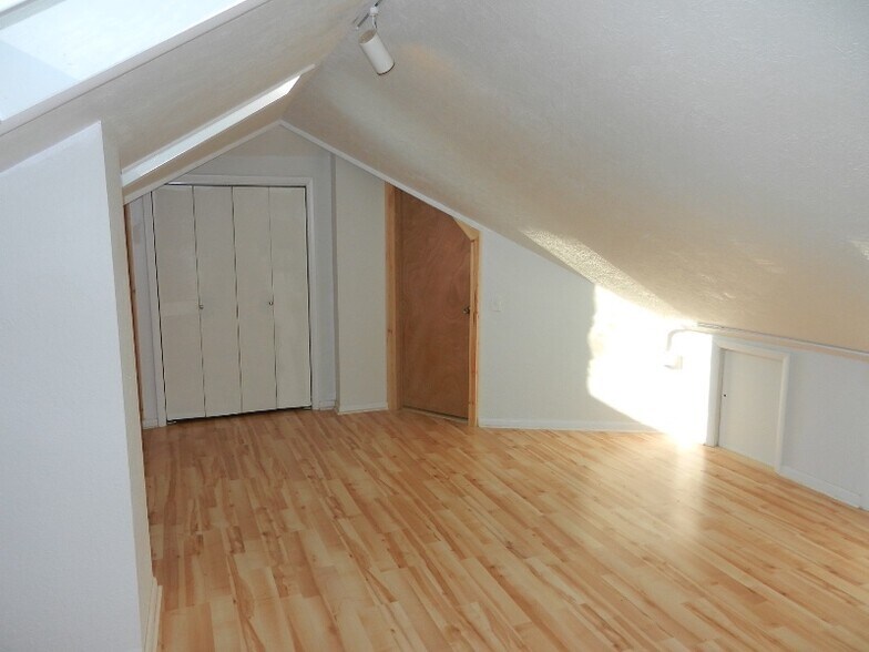 Building Photo - 632 S Loomis Ave