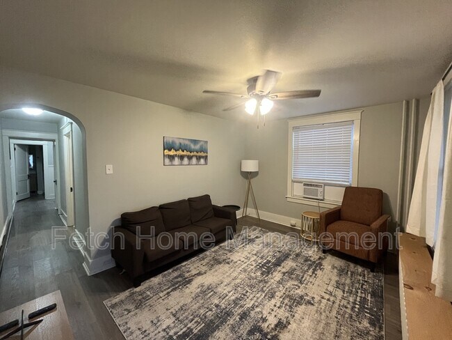 Building Photo - 836 W Main St