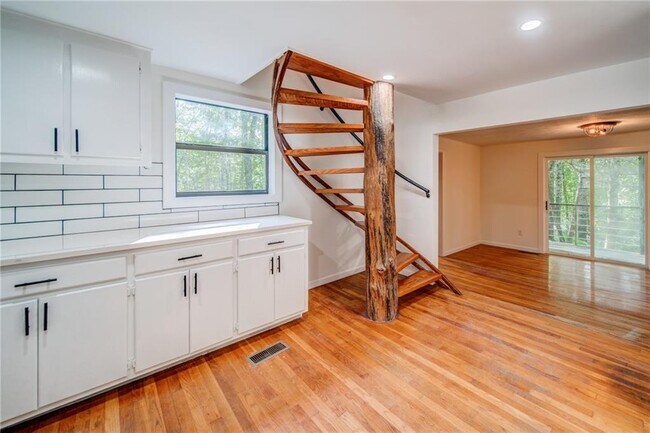 Building Photo - 5574 Hardscrabble Rd