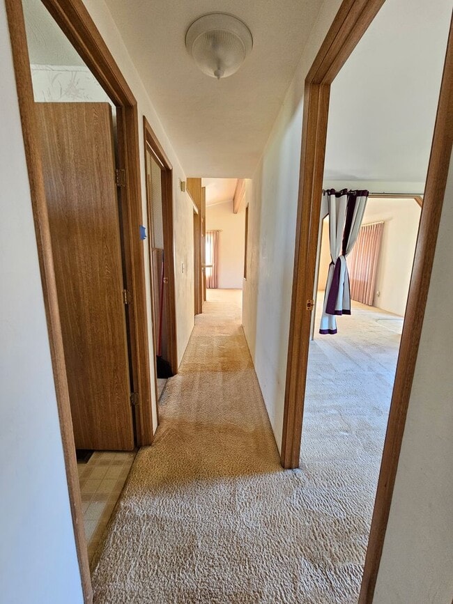 Building Photo - 13973applelane.is4lease.com