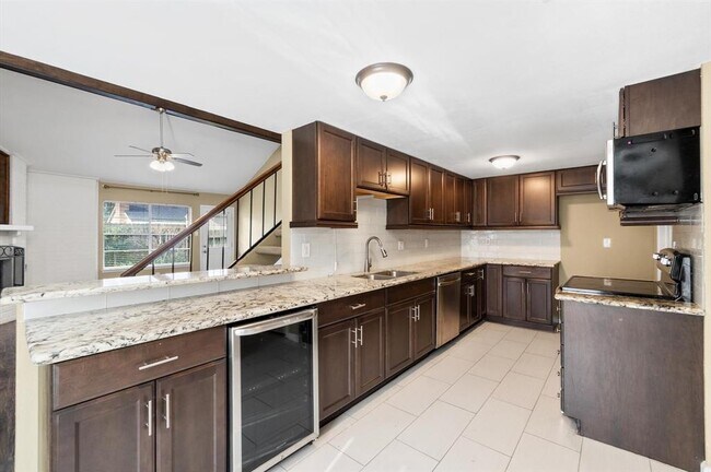 Building Photo - 2611 Quarry Hill Rd