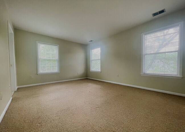 Building Photo - 115 Cascade Ct