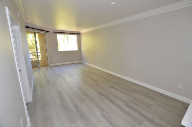 Primary Photo - Meridian Unfurnished 2 Bd / 2 Ba Luxury Co...