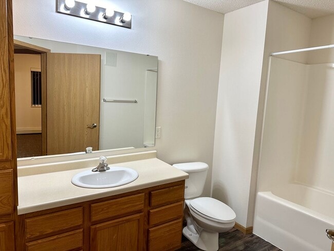Building Photo - 1 Bedroom - South Fargo