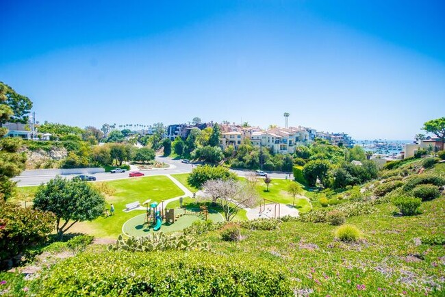 Building Photo - Charming Corona Del Mar Home