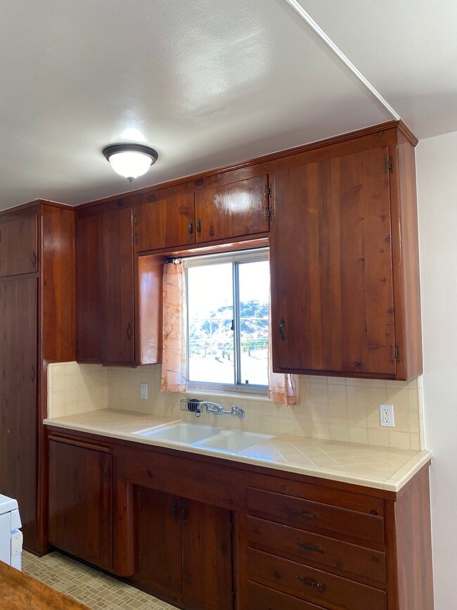 Building Photo - 1820 Verdugo Loma Dr