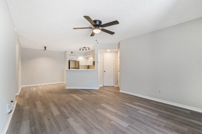 Building Photo - Charming 1-Bedroom Condo Retreat in Orlando - Conveniently Located!