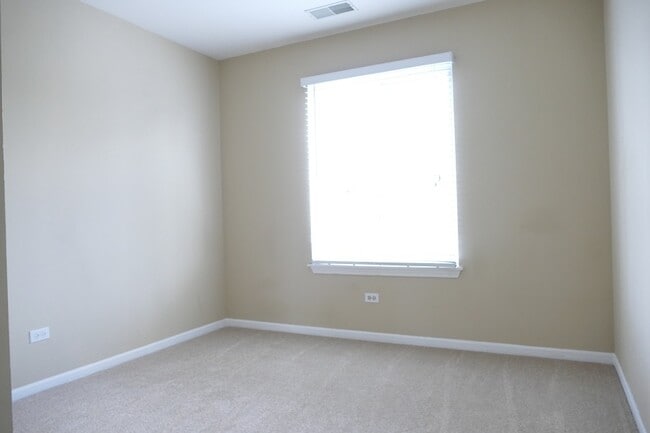 Building Photo - 2832 Skylane Dr