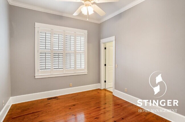 Building Photo - 14 Hayek St