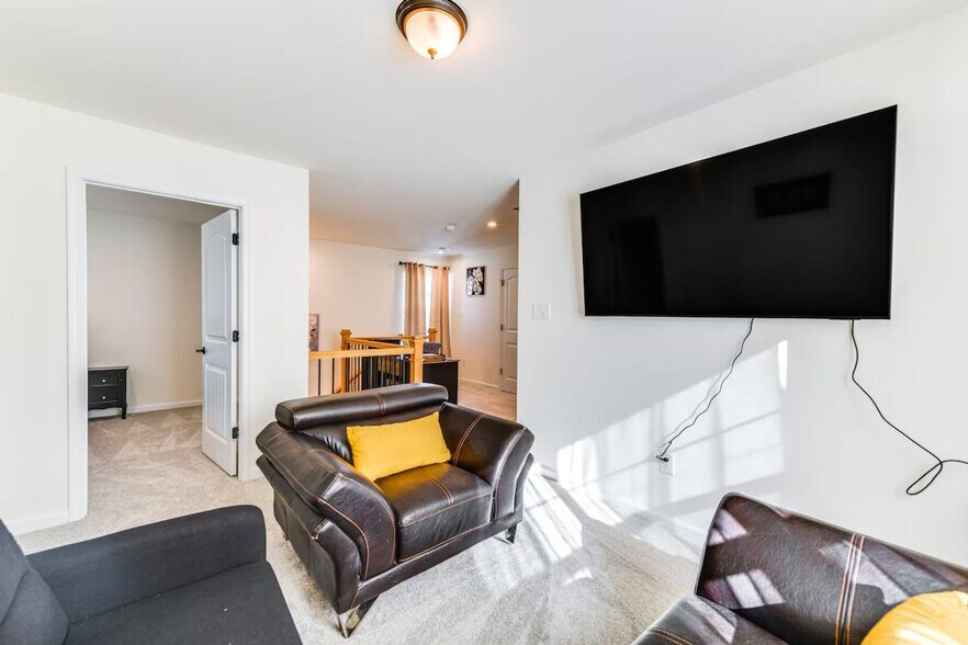 Building Photo - 8749 Bethany Crk Ave