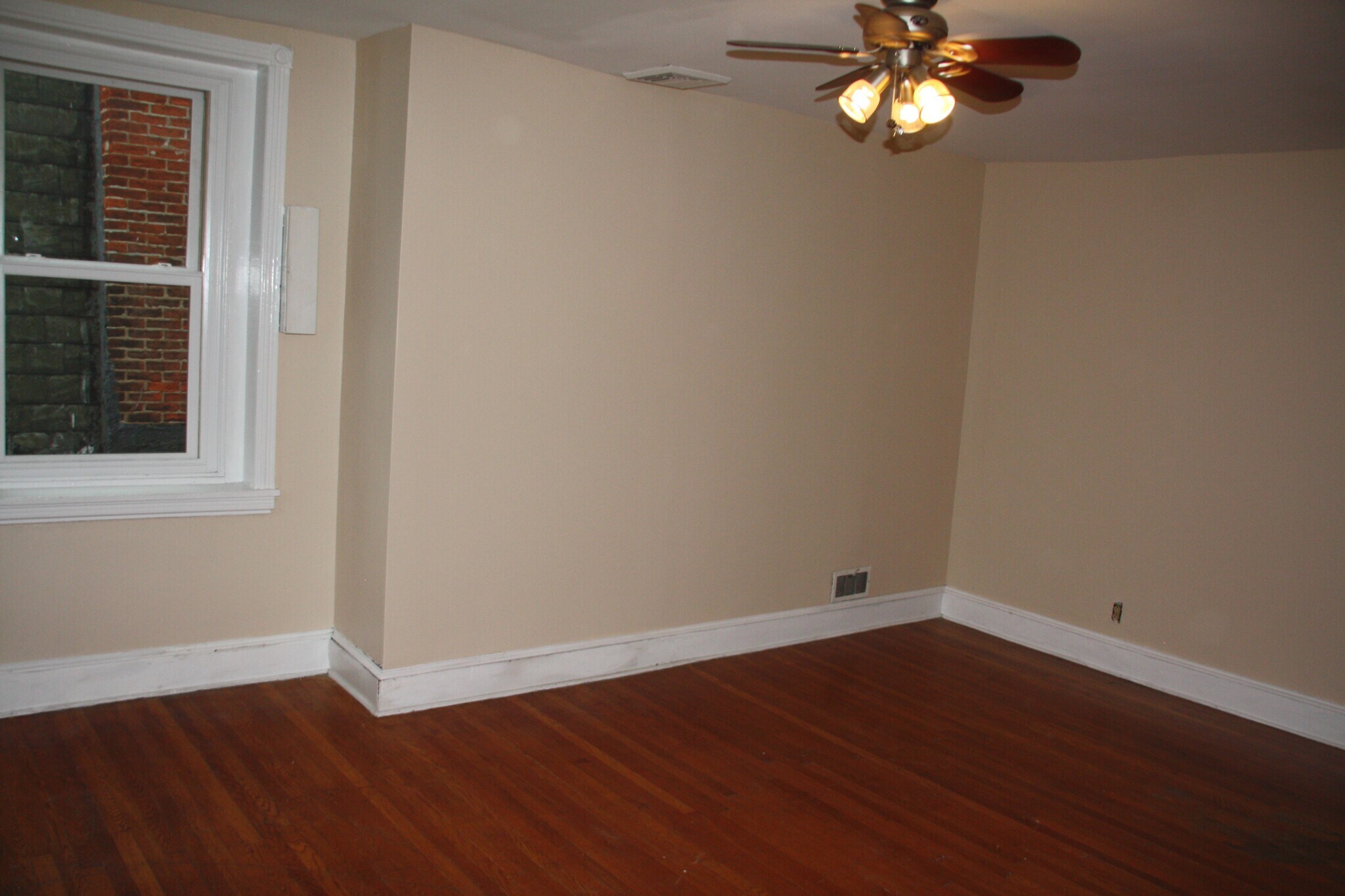 Building Photo - 921 S 48th St