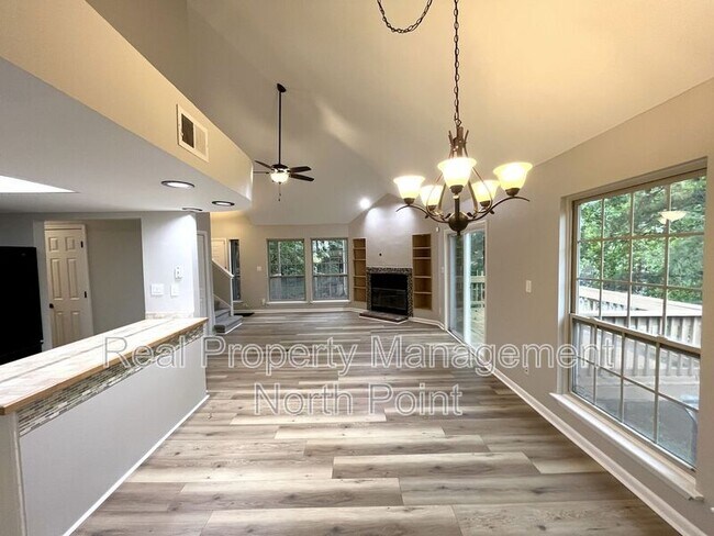 Building Photo - 3030 Steeplechase Dr