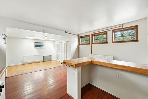 Building Photo - Walk to Cheeseman from this Large 1 Bed 1 ...