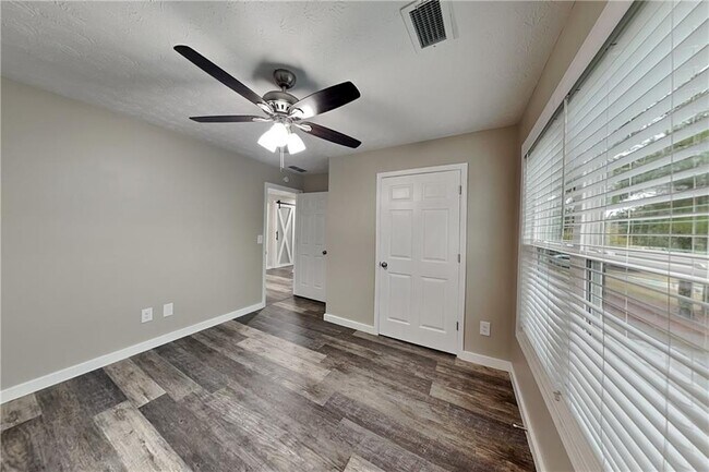 Building Photo - 6072 Devonshire Dr