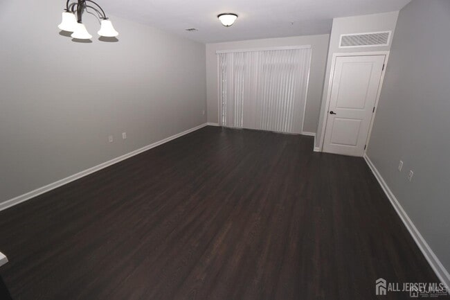 Building Photo - 475 Avenel St