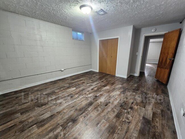 Building Photo - 3701 Lewis Ave