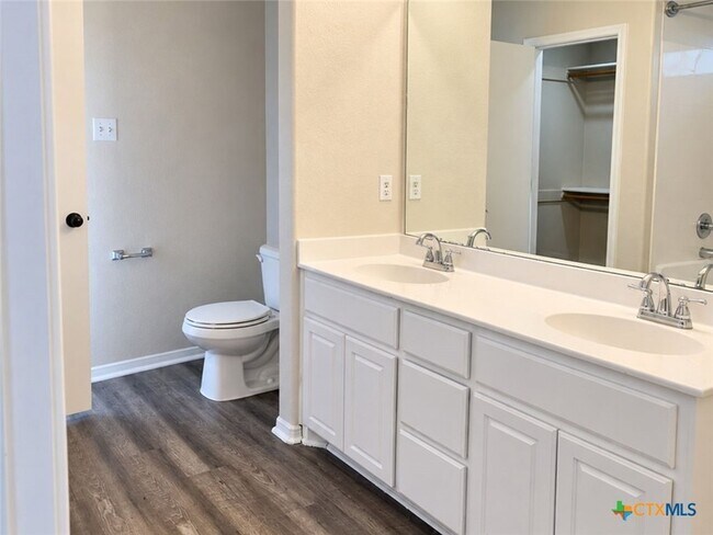 Building Photo - 3610 Del Mar Ct