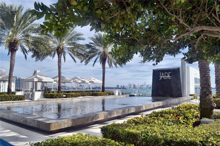 Building Photo - 1331 Brickell Bay Dr