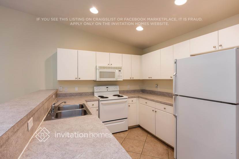 Building Photo - 2422 Joe Ave S