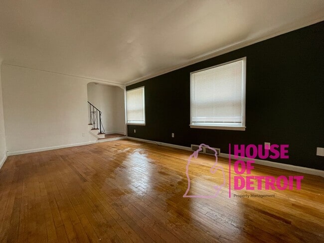Primary Photo - Summer Special~ 3 BEDROOM | 1 BATH | FREE ...