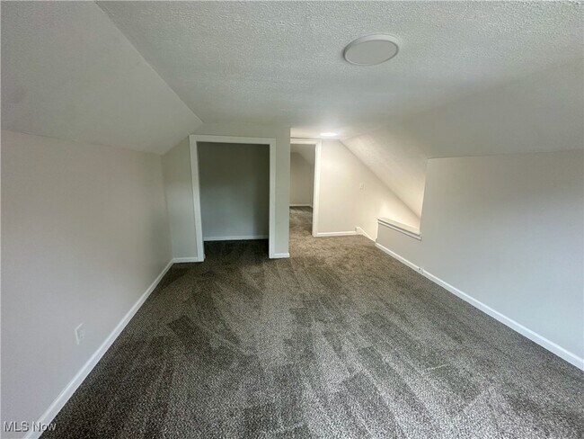 Building Photo - 833 Work Dr
