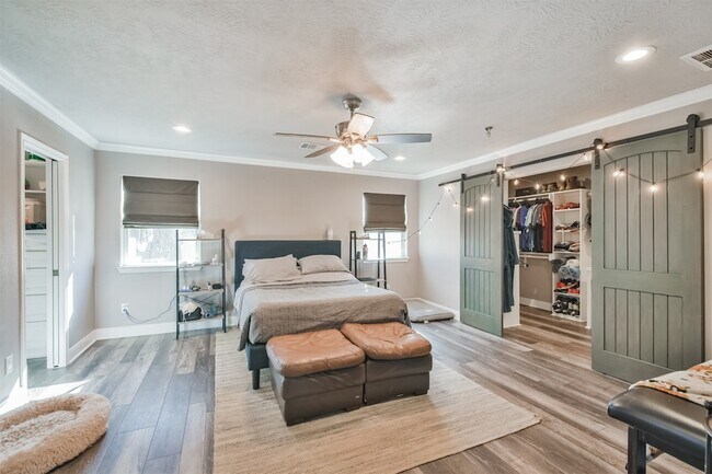 Building Photo - 24237 Creekwood Dr