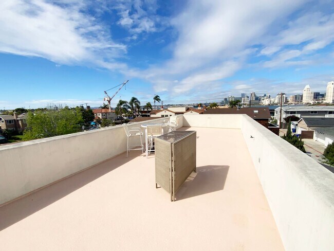 Building Photo - 1bd/1ba Apartment with San Diego Bay Views