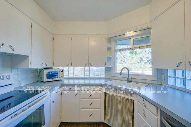 Building Photo - 8709 NE 63rd St