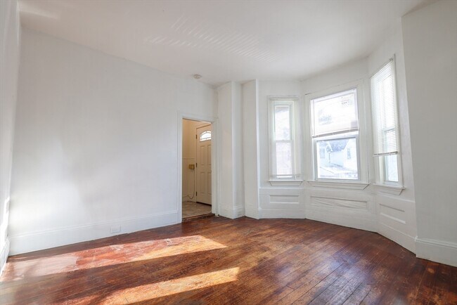 Building Photo - 68 Newhall St