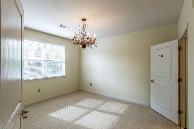 Building Photo - Rare rental opportunity at Bristol West End!