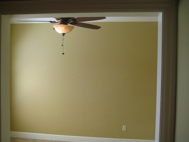 Building Photo - 15 Bluestem Ln