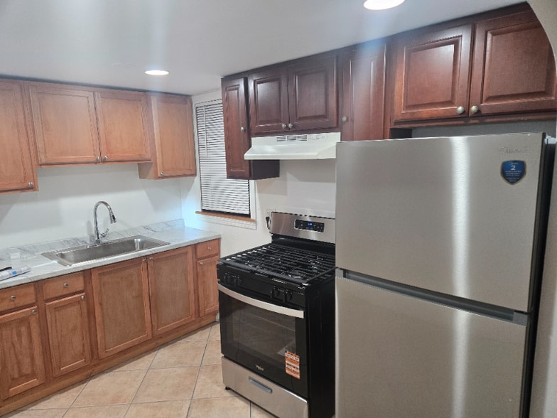 Building Photo - 5746 W 64th Pl