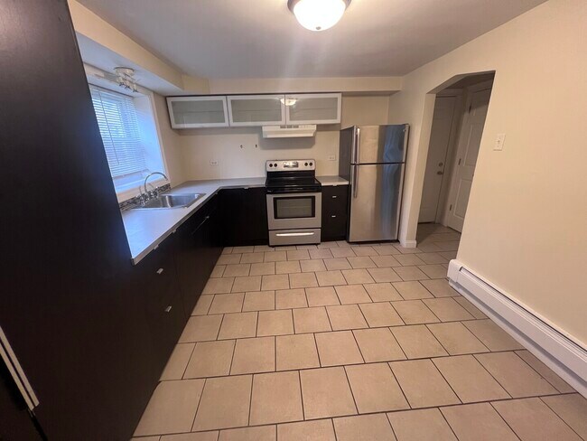 Building Photo - 1946 Euclid Ave