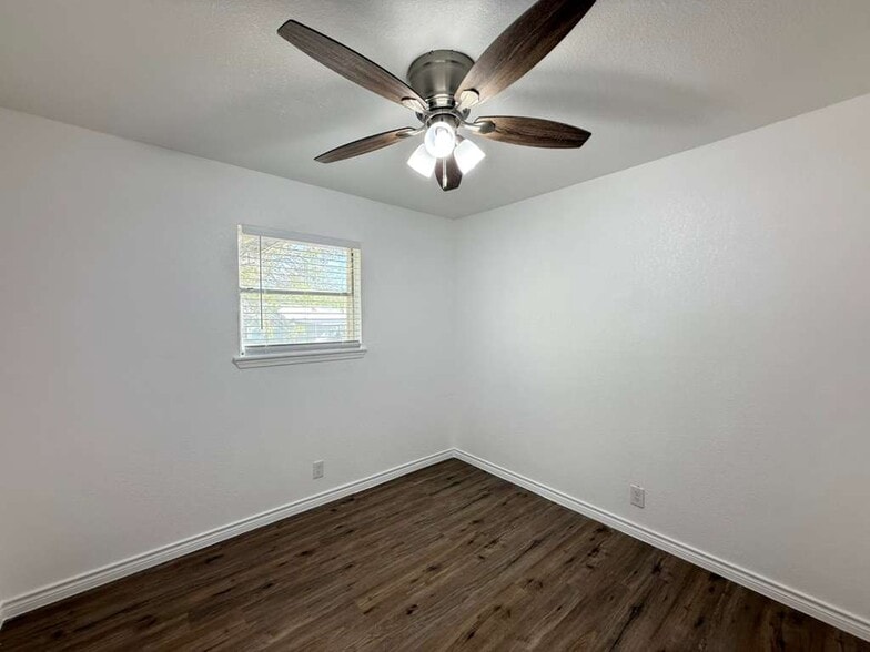 Building Photo - 13535 Coleridge St