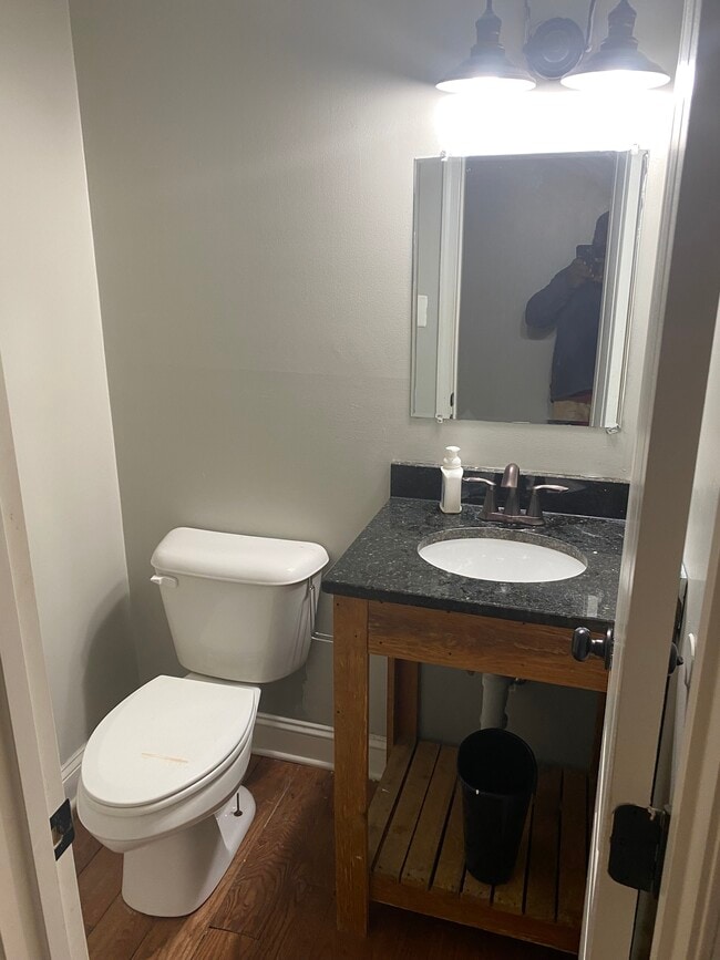 Building Photo - 2212 Westwood Dr