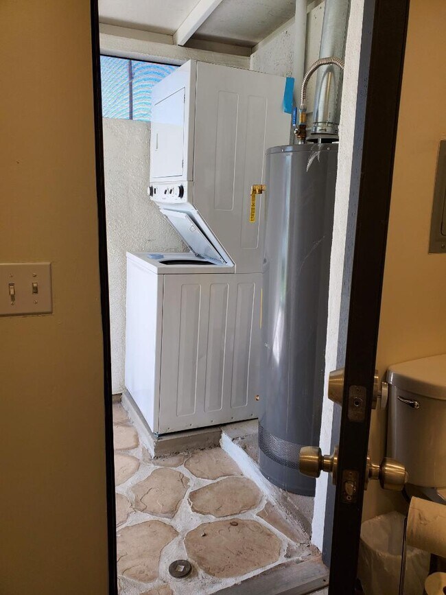 Building Photo - 1520 W Encanto Blvd