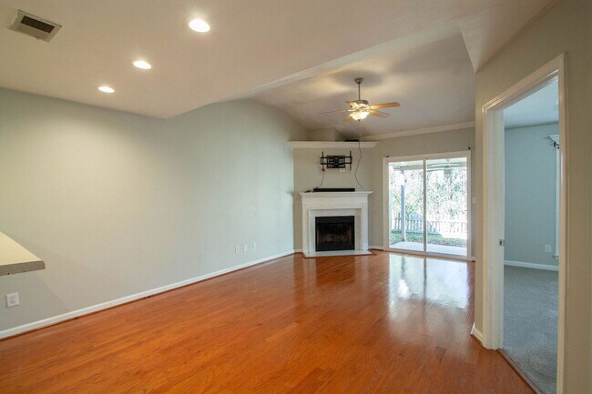 Building Photo - 157 Hayesbury Ct