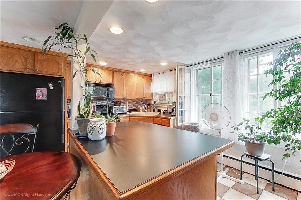 Building Photo - 36 Church St