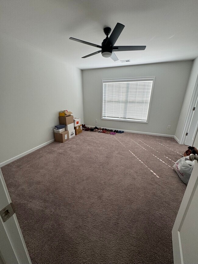 Building Photo - 551 Roseridge Dr