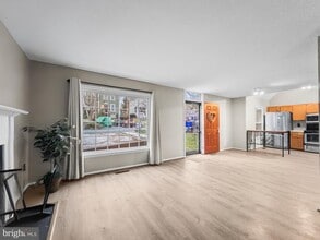 Building Photo - 6586 Hemlock Point Rd