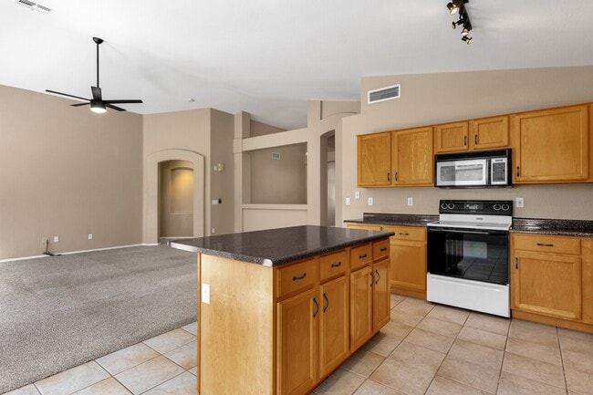 Building Photo - 647 W Fremont Dr