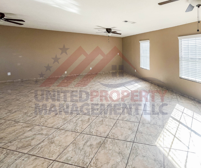 Building Photo - Spacious Home on ½ Acre Just South of Town...