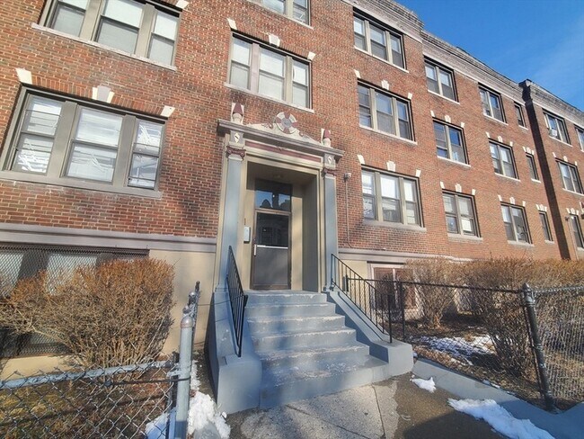 Building Photo - 4 Abbotsford St