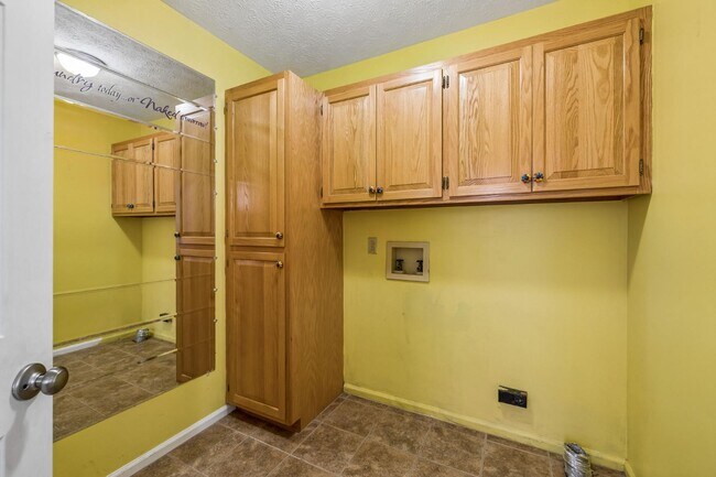 Building Photo - 107 Keri Dr