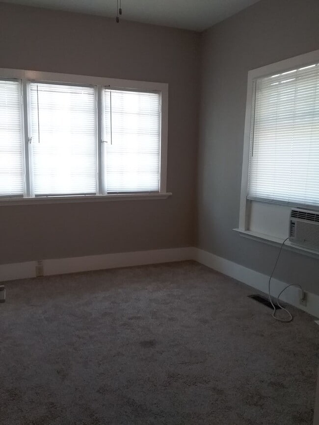 Building Photo - Recently updated single family home