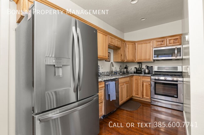 Building Photo - 807 E 500 S