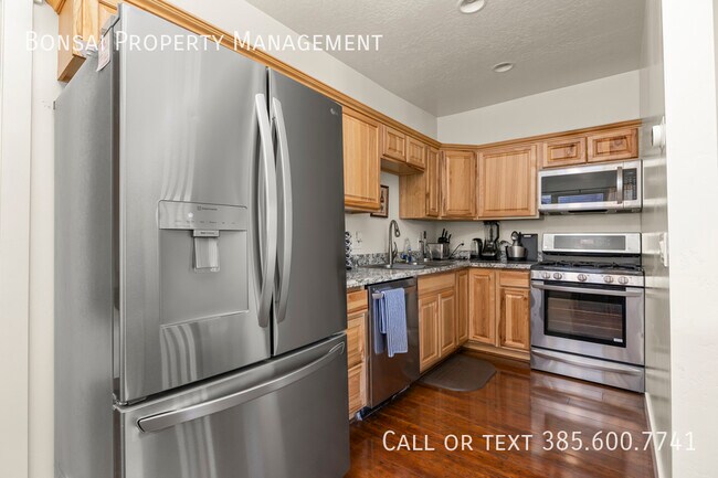 Building Photo - 807 S 500 E