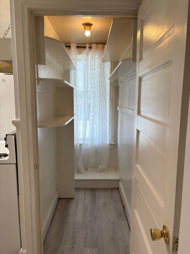 Building Photo - 248-250 E. Main St